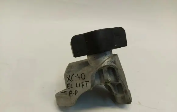 Engine mount vacuum valve