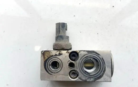 Air conditioning (A/C) expansion valve