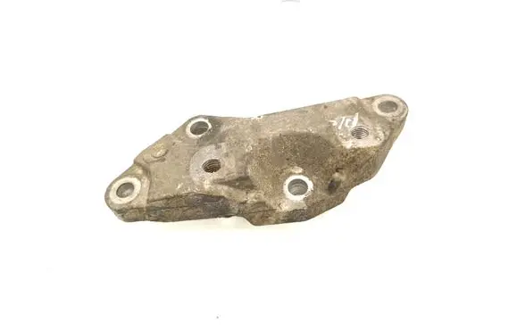 Engine mounting bracket