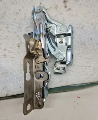 Volvo S90, V90 Engine bonnet/hood hinges 32219800