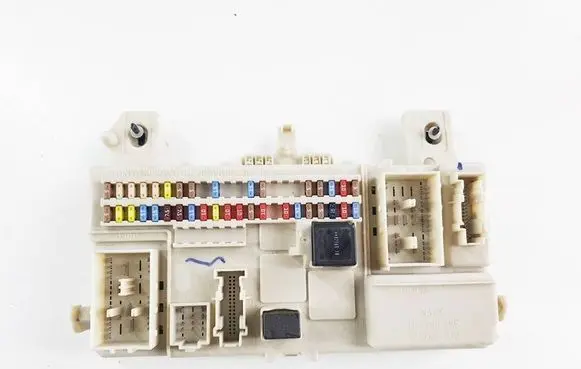 Volvo V50 Fuse module 30765471 00011757 519248306