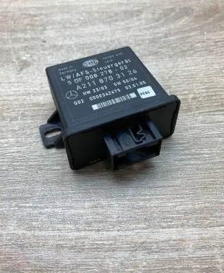 Mercedes-Benz E W211 Light module LCM A2118703126 5DF008278