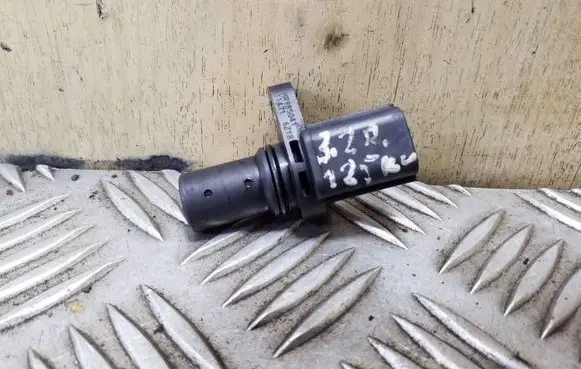 Mitsubishi Pajero Camshaft position sensor MR985041