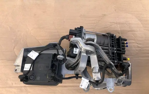 Porsche Cayenne (9Y0 9Y3) Air suspension compressor 9Y4616005D 4MN616005C