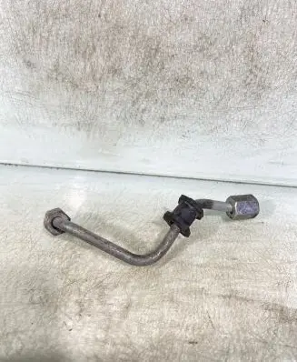 Volkswagen PASSAT B5.5 Fuel injector supply line/pipe 070626