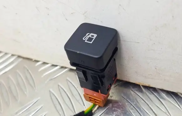 Citroen C4 II Fuel tank opening switch 96664235XT