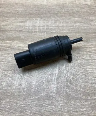 BMW 5 E60 E61 Windscreen/windshield washer pump 8377612 22557610