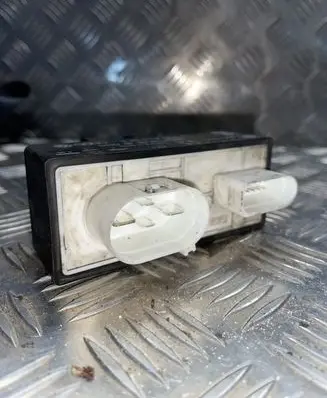 Volkswagen Golf IV Coolant fan relay 1J0919506G