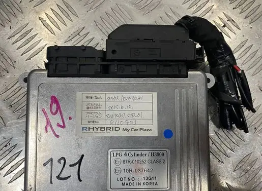 Toyota Prius (XW30) Engine control unit/module 8VW30C4U MRKU6050065