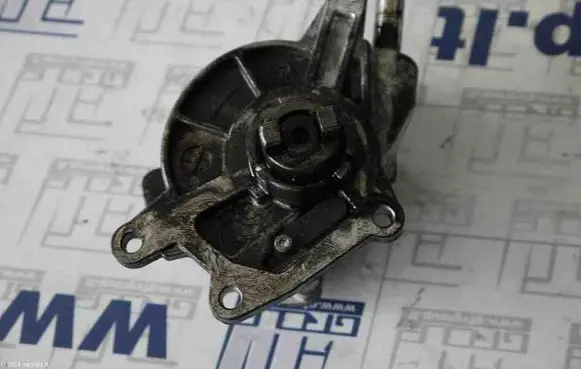 Mercedes-Benz ML W164 Vacuum pump A64223065