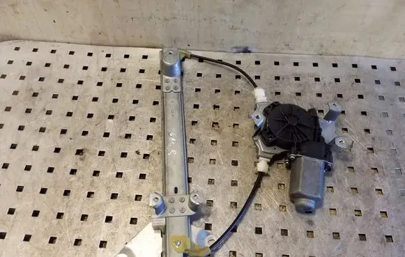 Nissan Qashqai Rear door window regulator with motor 402052A