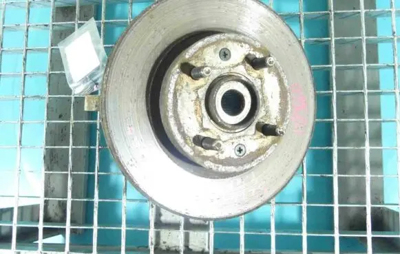 Front wheel hub spindle knuckle