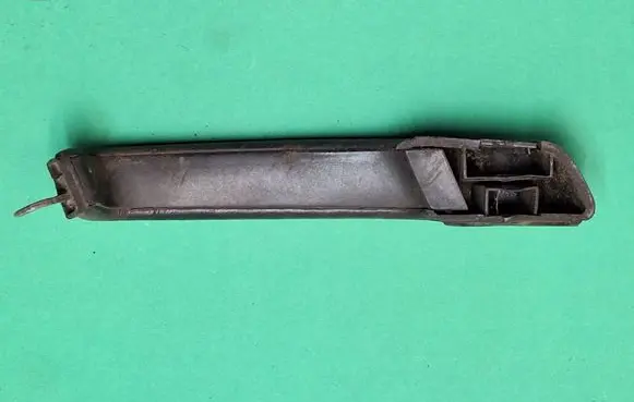 Volkswagen PASSAT B2 Front door interior handle 321867172