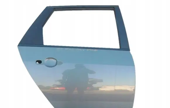 Nissan Primera Rear door