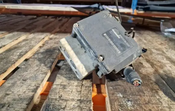 Volvo XC70 ABS Pump 8619541
