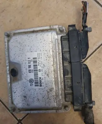 Volkswagen Golf IV Engine control unit/module 038906012M 0281001979 28SA4240