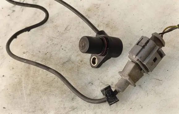 Volkswagen Golf IV Crankshaft position sensor 0261210148