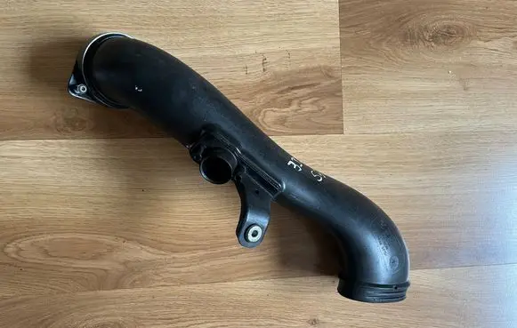 BMW 3 E92 E93 Air intake duct part 7599286 13717599286