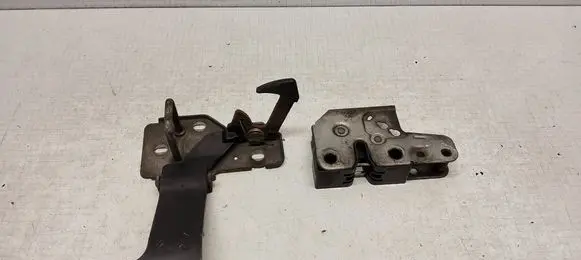 Volkswagen Transporter - Caravelle T5 Engine bonnet/hood lock/latch loop/hook 7E0823480