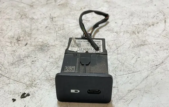 Mercedes-Benz Sprinter W907 W910 USB socket connector A2478200401 HW1744 0125563