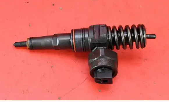 Volkswagen Bora Fuel injector 038130073F