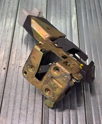 Mitsubishi Carisma Rear door lock