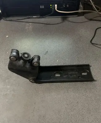 Renault Trafic II (X83) Sliding door middle roller runner 312372E 865715