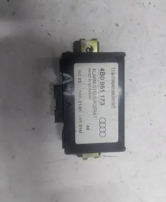 Audi A4 S4 B5 8D Alarm control unit/module 4B0951173