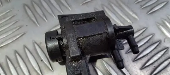 Audi A4 S4 B5 8D Turbo solenoid valve 1J0906283A