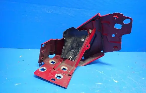 Fender mounting bracket