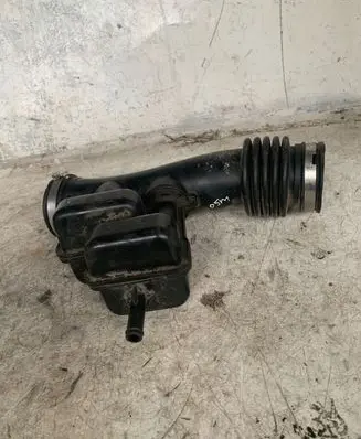 Nissan Quest Air intake duct part 165767y000