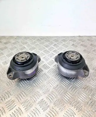 Engine mount bracket