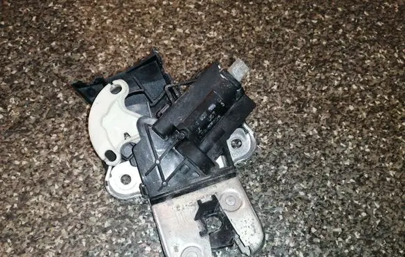 Audi A8 S8 D3 4E Tailgate/trunk/boot lock/catch/latch 4F5827505D