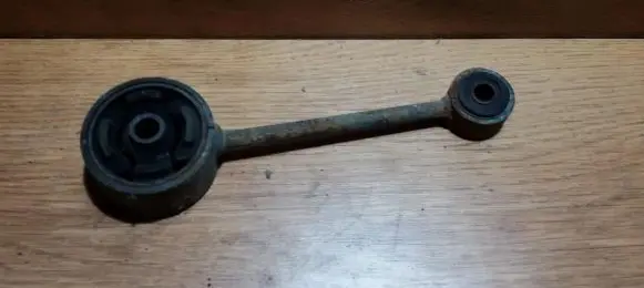 Subaru Legacy Engine mount bracket