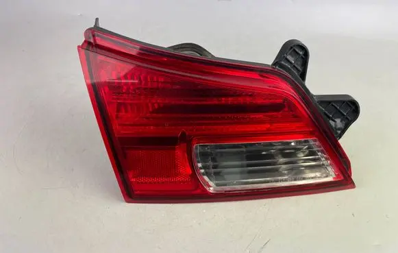 Subaru Outback Tailgate rear/tail lights 2ZR946094