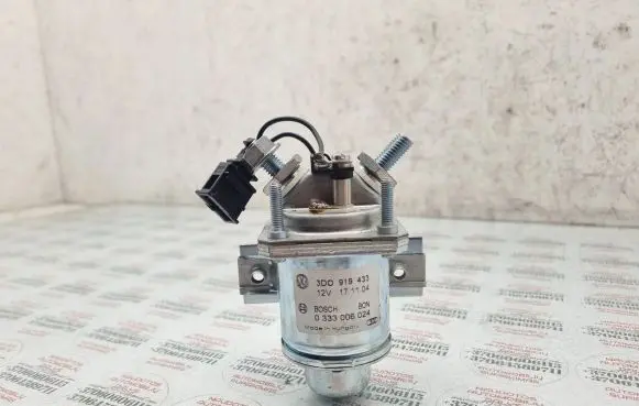 Volkswagen Touareg I Charging relay 3D0919433