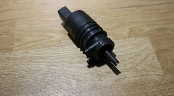 Volkswagen PASSAT B6 Windscreen/windshield washer pump 1T0955651