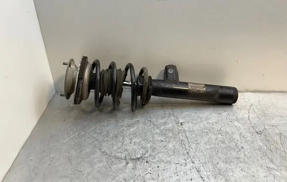 BMW 5 E60 E61 Front shock absorber with coil spring 6786518 E60V009BX