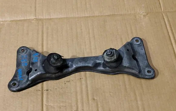 BMW 1 E81 E87 Crankshaft Holder 