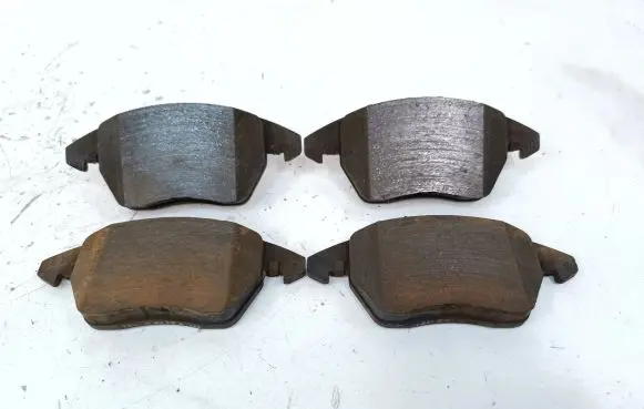 Volkswagen Jetta VI Brake pads (front) 
