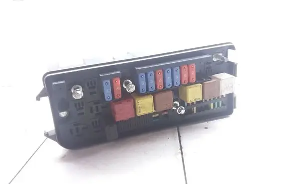 Opel Vectra C Fuse module 13172979