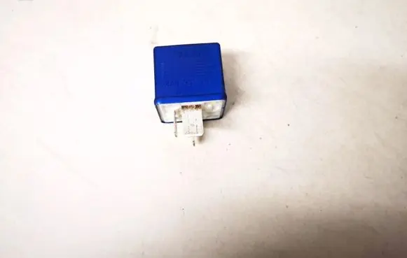 Volkswagen PASSAT B5 Other relay 8a0951253 899587