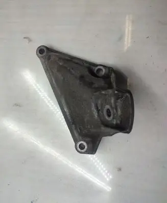 BMW 5 E60 E61 Engine mounting bracket 6769153