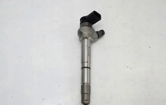 Audi Q3 F3 Fuel injector 0445110835