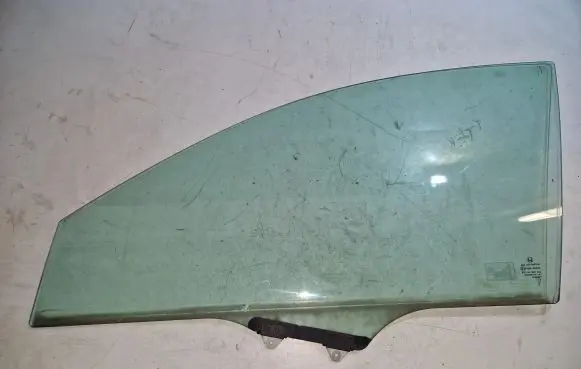 Honda CR-V Front door window glass four-door 43R00050