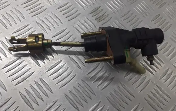 Toyota Corolla E120 E130 Clutch release bearing slave cylinder 