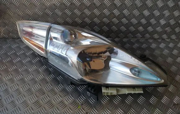 Nissan Leaf I (ZE0) Headlight/headlamp 260103NF0A 261803NF0A