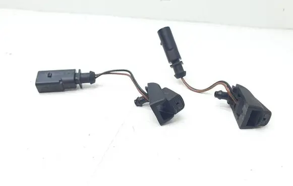 Skoda Octavia Mk4 Windshield washer spray nozzle 5E3955986