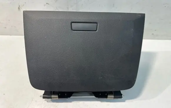 Glove box