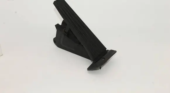 Accelerator throttle pedal
